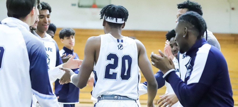 Men's Basketball Passes First Road Test at SCF, 81-71